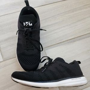 APL TeachLoom Pro sneakers. Black/white. Sz 9